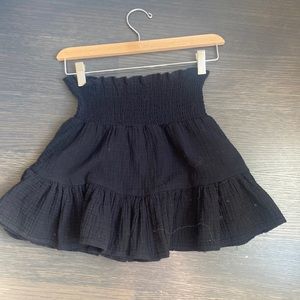 MACY'S VANILLA STAR BLACK FLOW SHORT SKIRT WITH STRETCHY WASITBAND SIZE XS